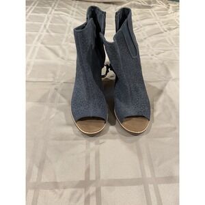 Toms Floral Grey Embossed Peep Toe Booties size 8.5 Women's Contemporary Office